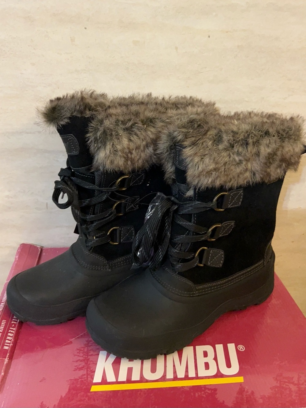 NIB- Khombu "The Slope"
Women's All-Weather Winter
Boots Leather